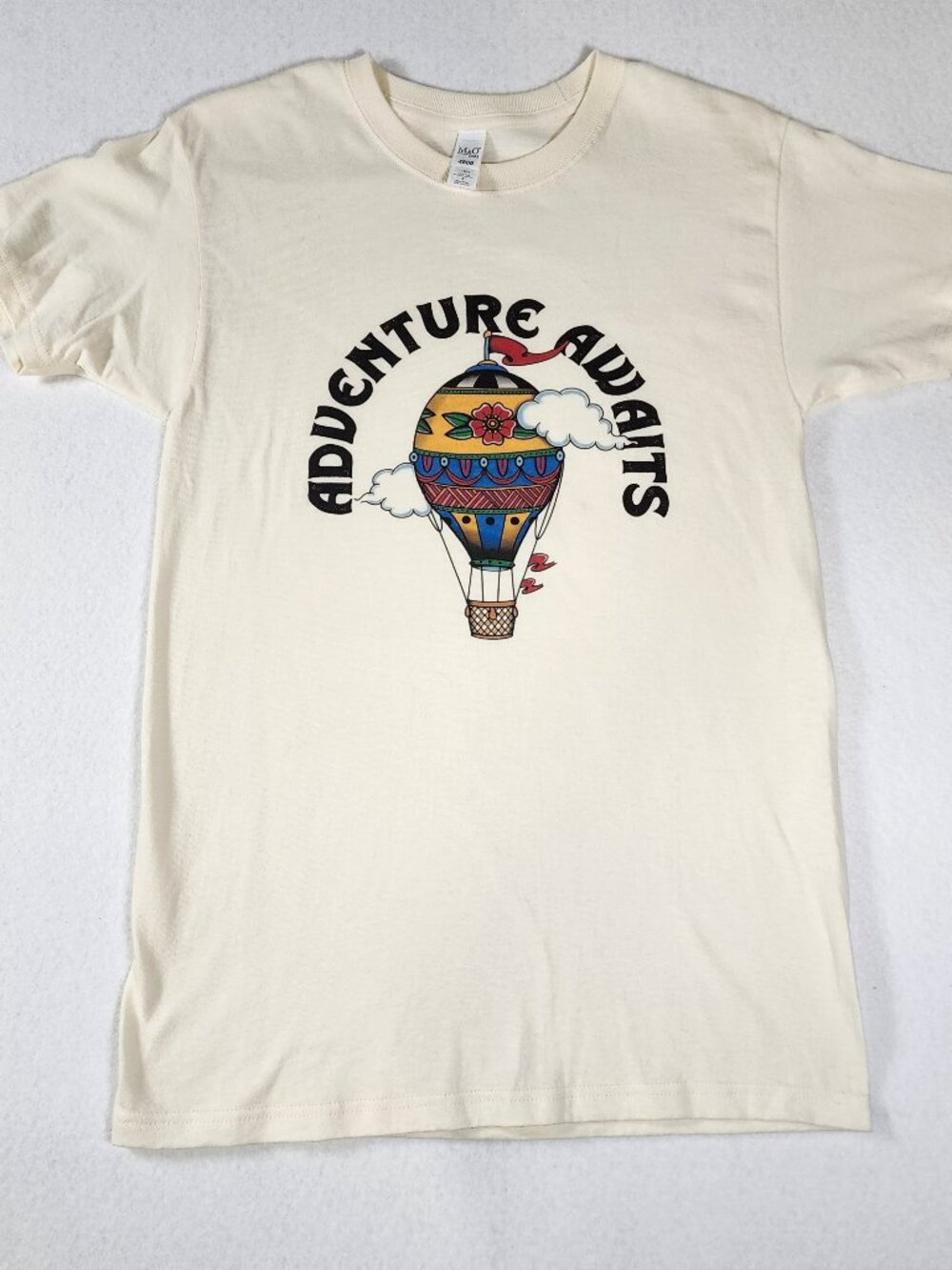 M&O Gold Cream Adventure Awaits Hot Air Balloon Graphic Tee Shirt Size Small